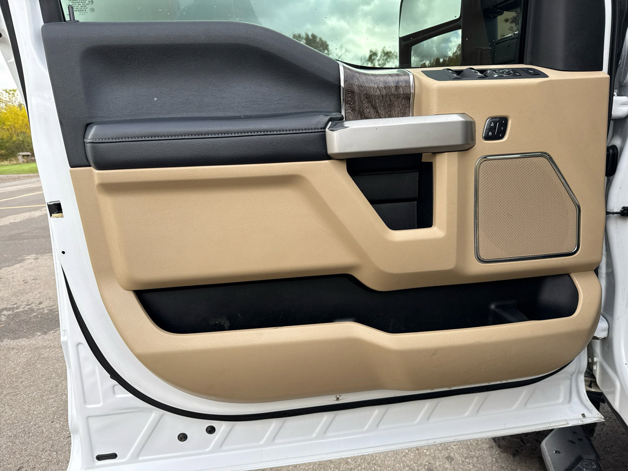 Used 2017 Ford F350 Lariat w/ Snow Plow Prep Package image 13