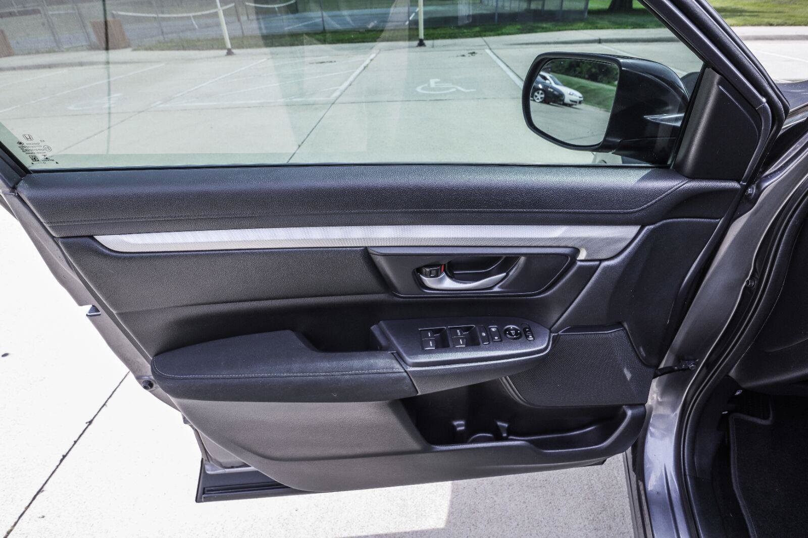 Used 2019 Honda CR-V LX image 28