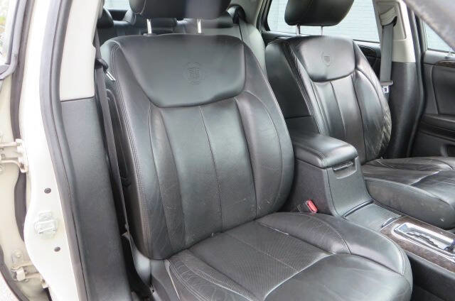 Used 2010 Cadillac DTS Luxury FWD image 23