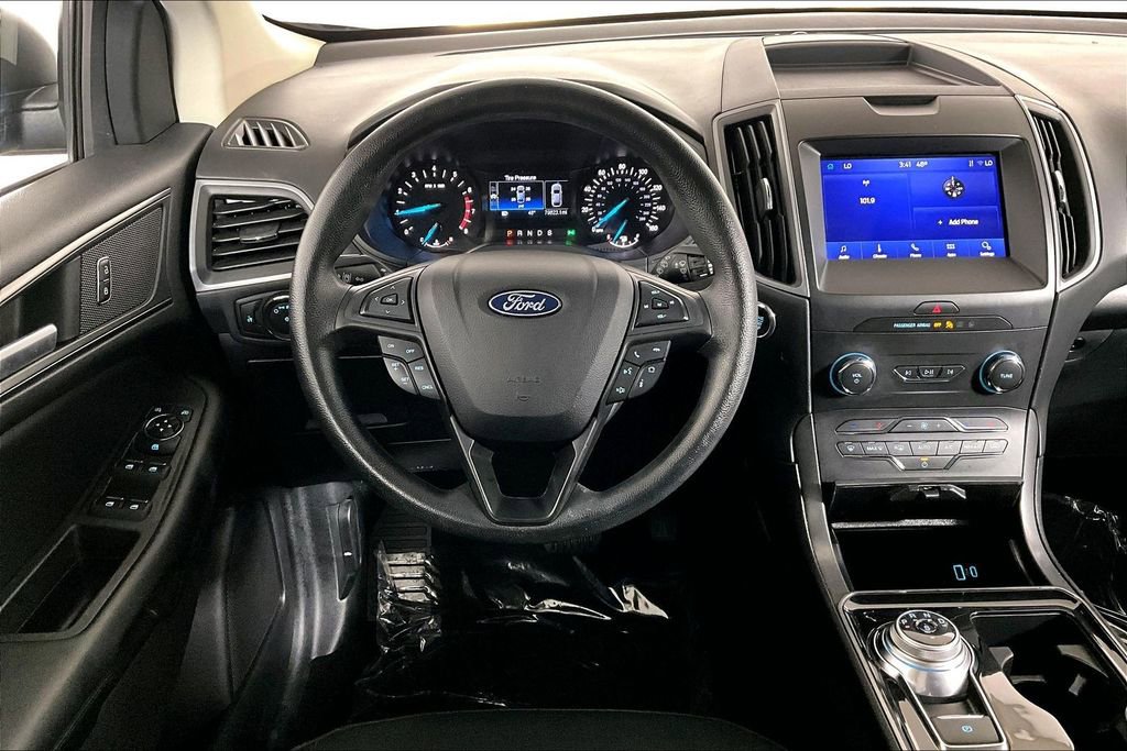 Used 2020 Ford Edge SE image 5