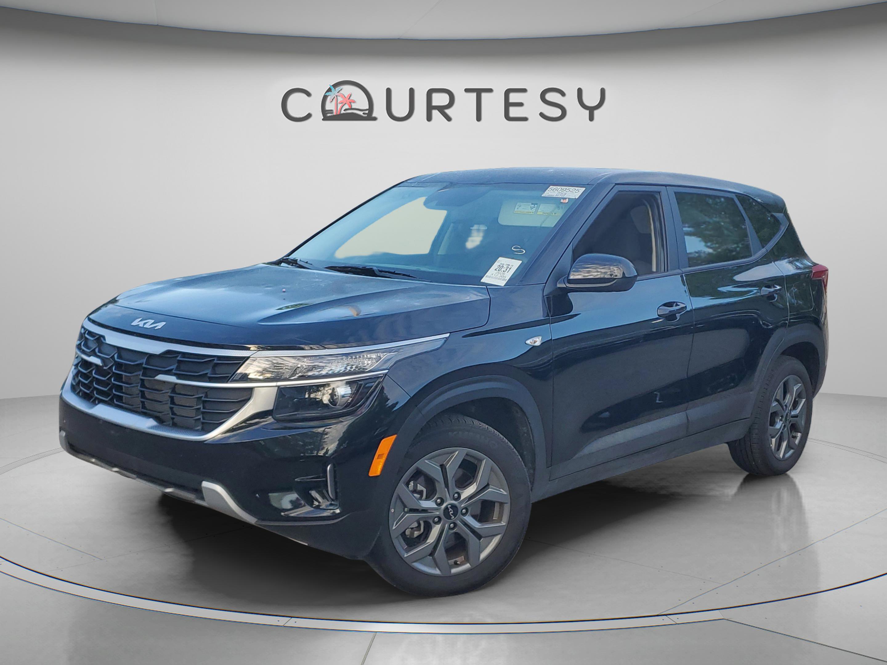 Certified 2026 Kia Seltos LX AWD/4WD image 1
