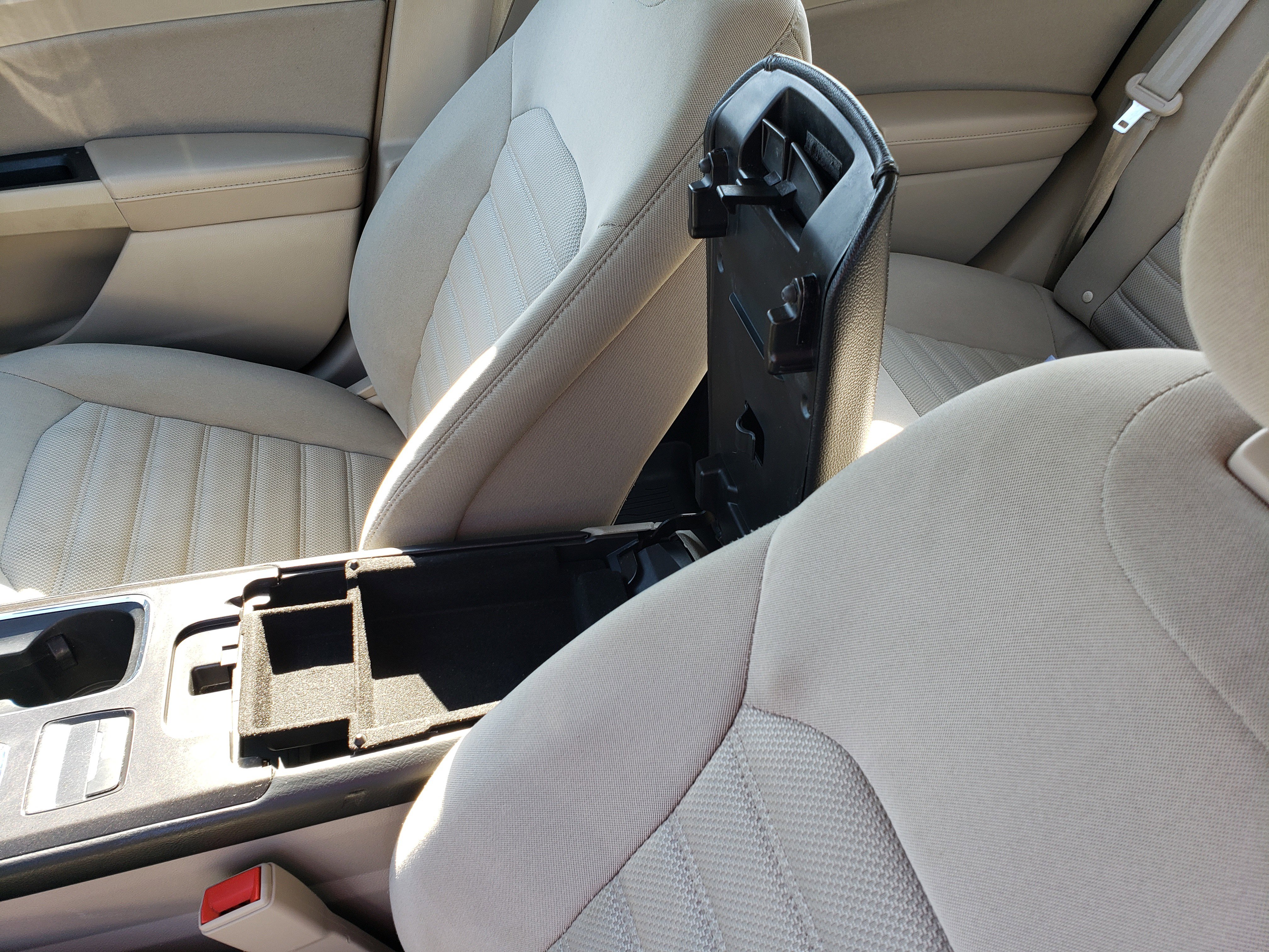 Used 2018 Ford Fusion SE w/ Fusion SE Technology Package FWD image 25