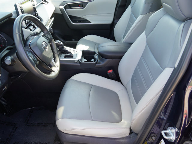 Used 2019 Toyota RAV4 XLE Premium FWD image 30