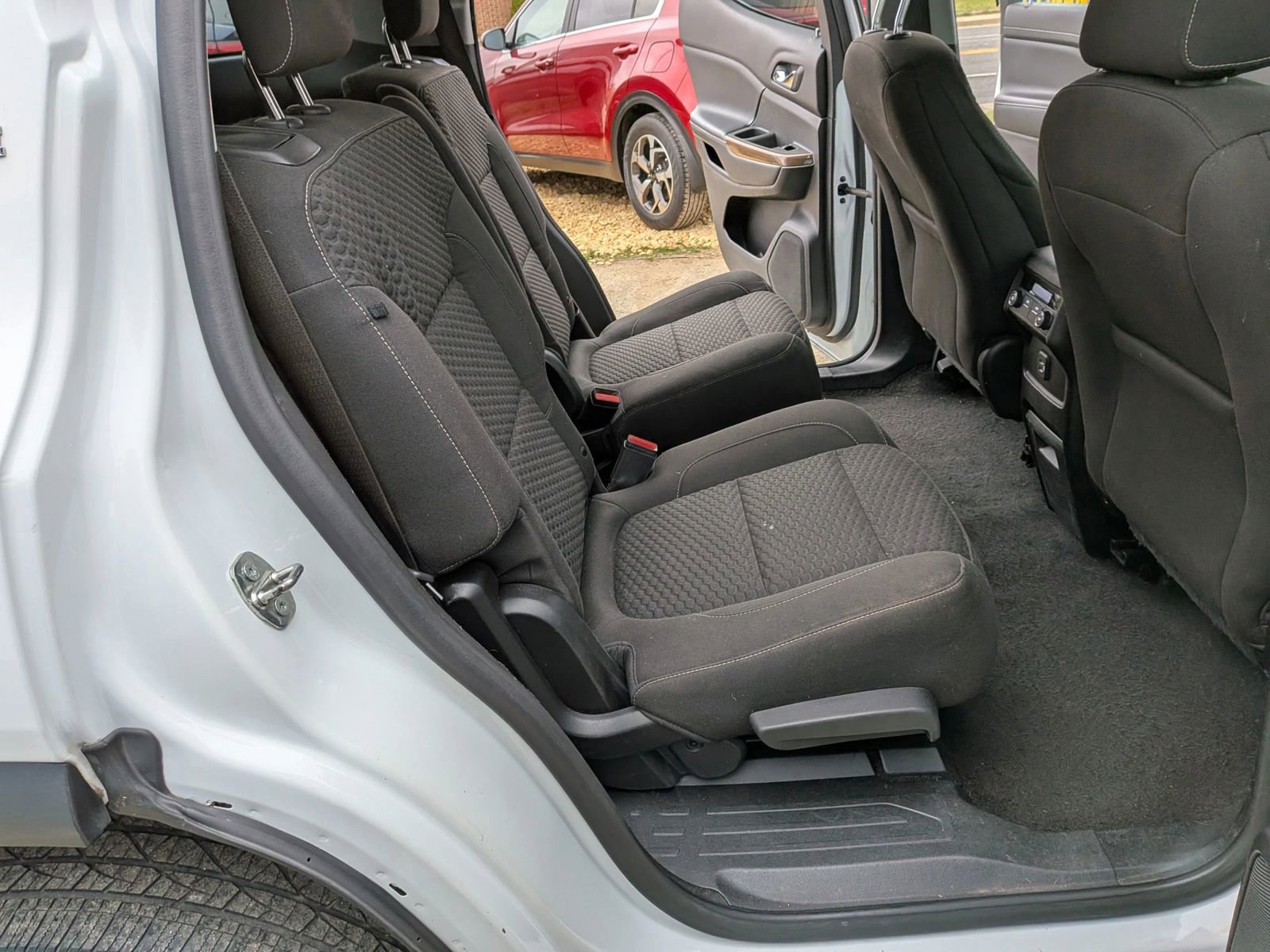 Used 2019 GMC Acadia SLE image 36