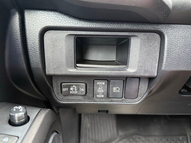 Used 2018 Toyota Tacoma TRD Sport AWD/4WD image 32
