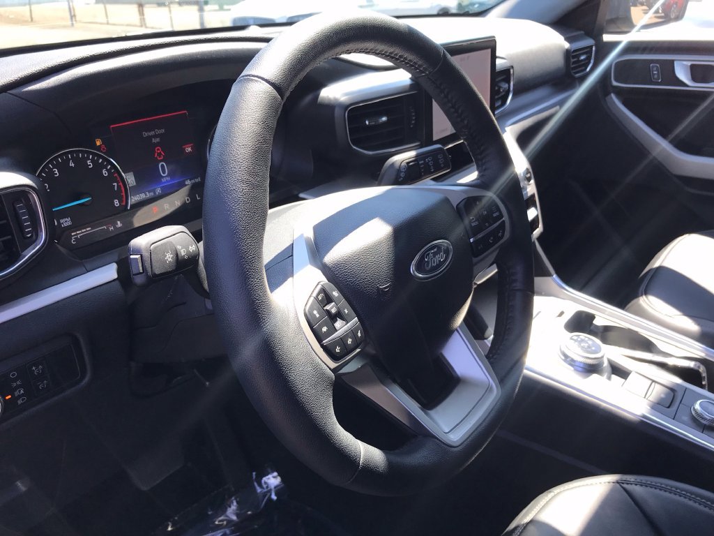 Used 2024 Ford Explorer XLT w/ Equipment Group 202A AWD/4WD image 22