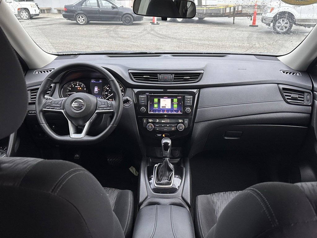 Used 2018 Nissan Rogue SV w/ Premium Package image 18