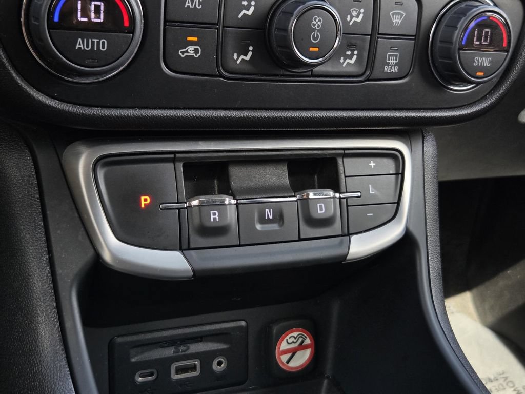 Used 2024 GMC Terrain SLT AWD/4WD image 24