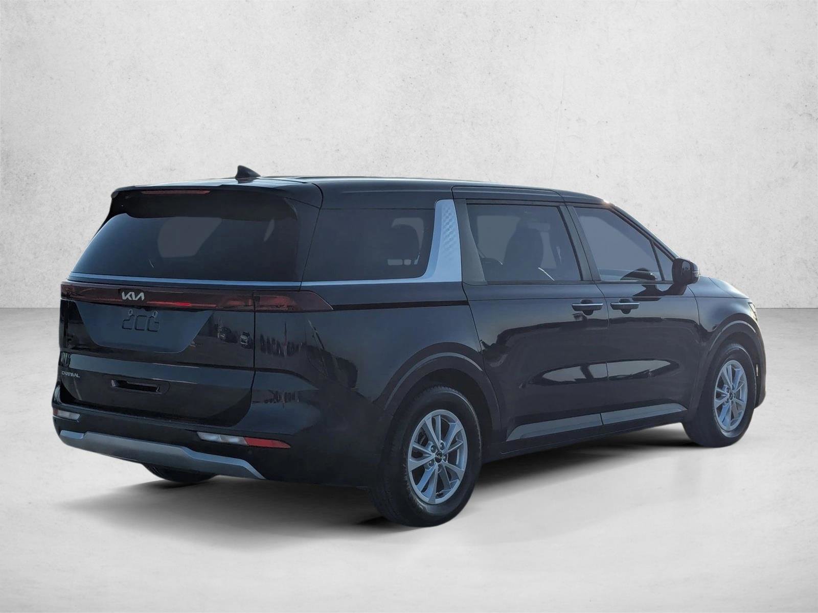 Used 2023 Kia Carnival LX FWD image 5
