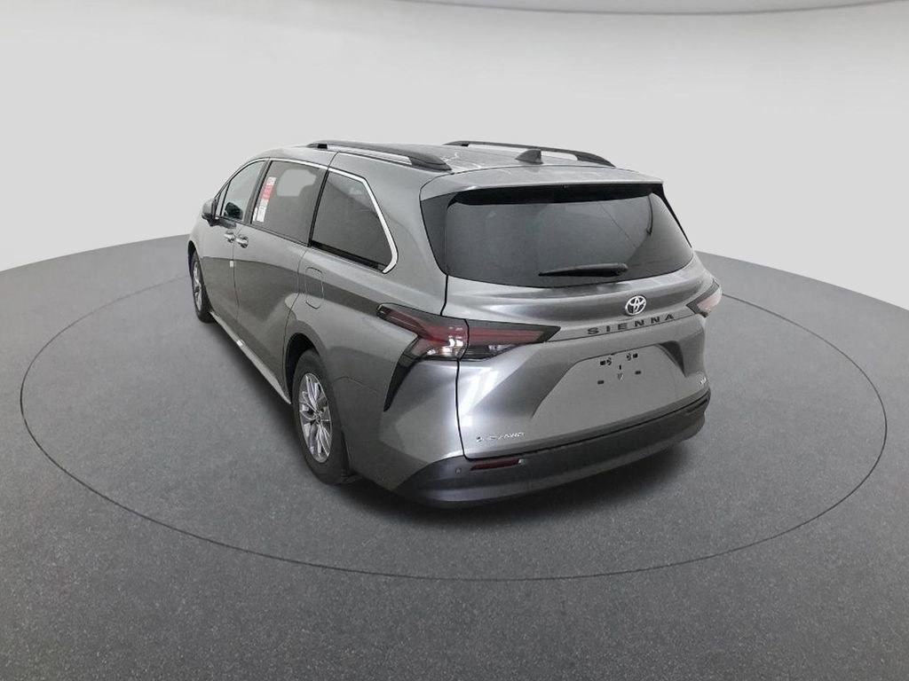 New 2026 Toyota Sienna XLE image 6