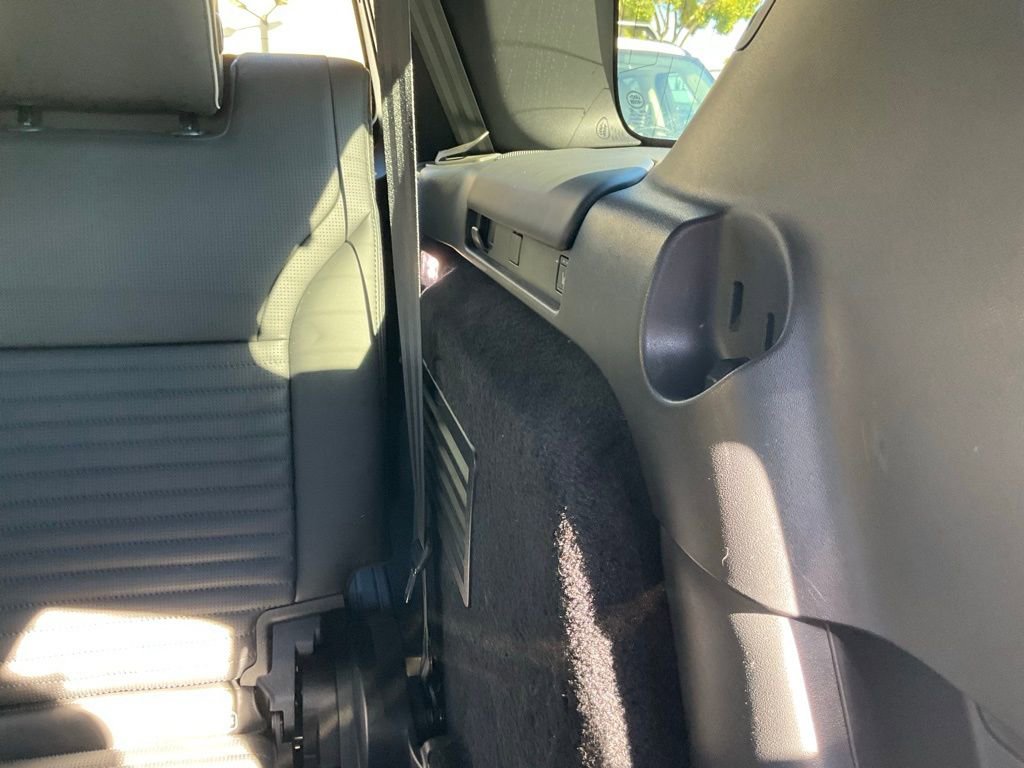 Used 2020 Land Rover Discovery HSE Luxury AWD/4WD image 37