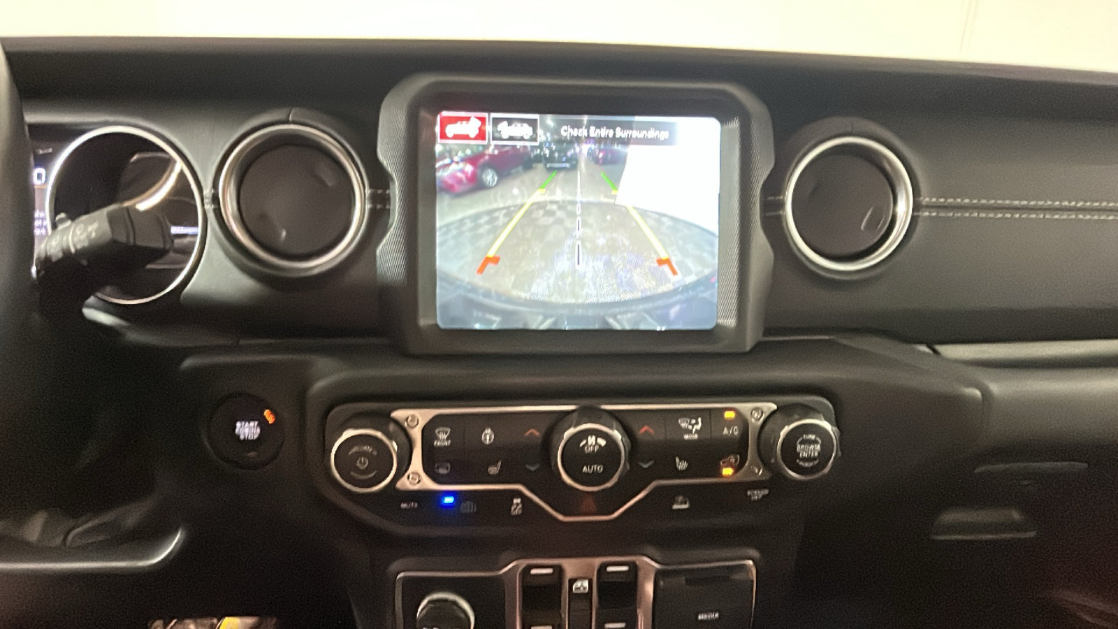 Used 2023 Jeep Wrangler Unlimited Sahara w/ Cold Weather Group AWD/4WD image 28