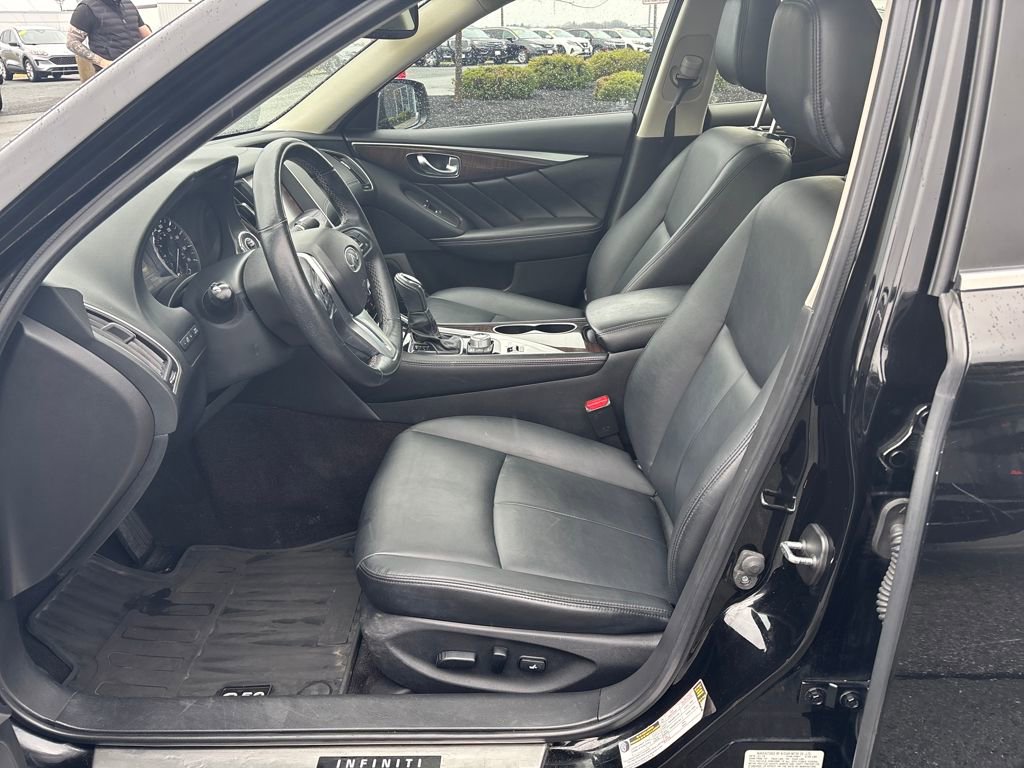 Used 2019 INFINITI Q50 Luxe w/ Essential Package (3.0T Luxe) image 9