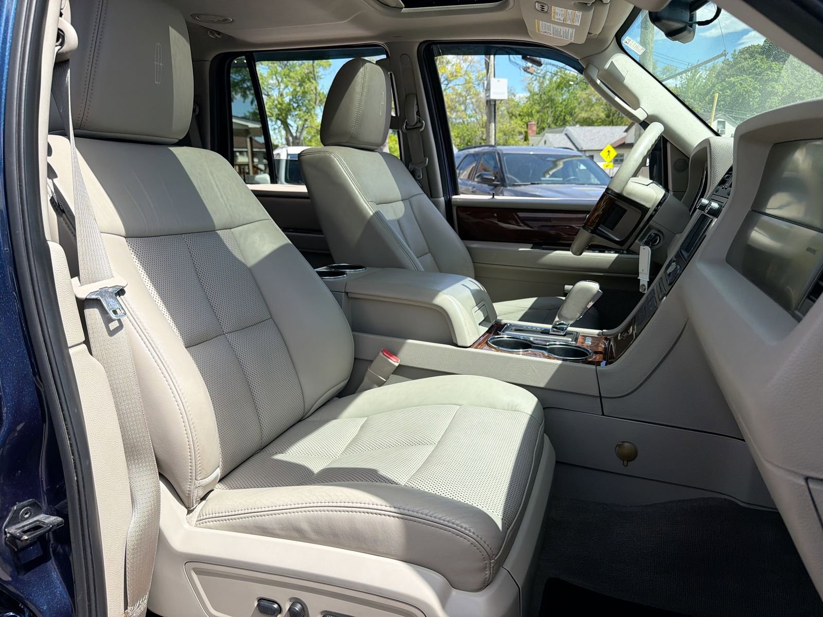 Used 2013 Lincoln Navigator 4WD w/ HD Trailer Tow Pkg image 26