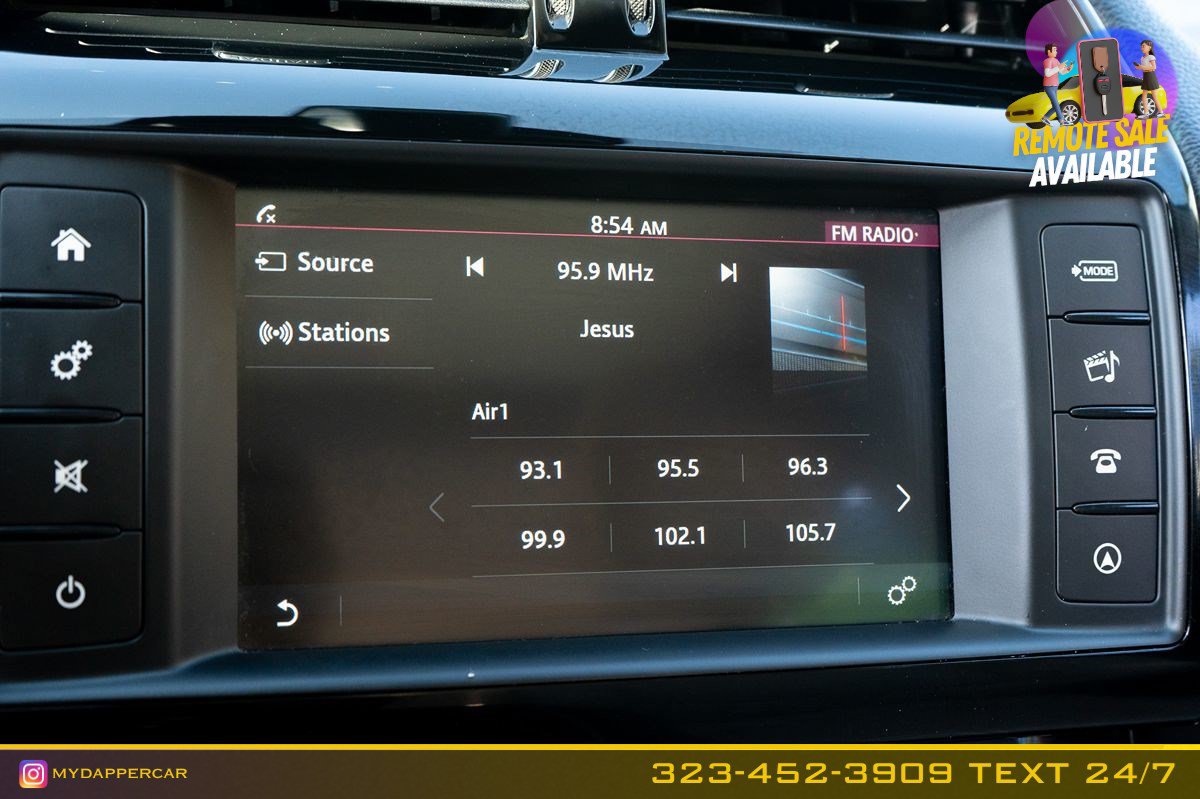 Used 2018 Jaguar XE RWD image 30