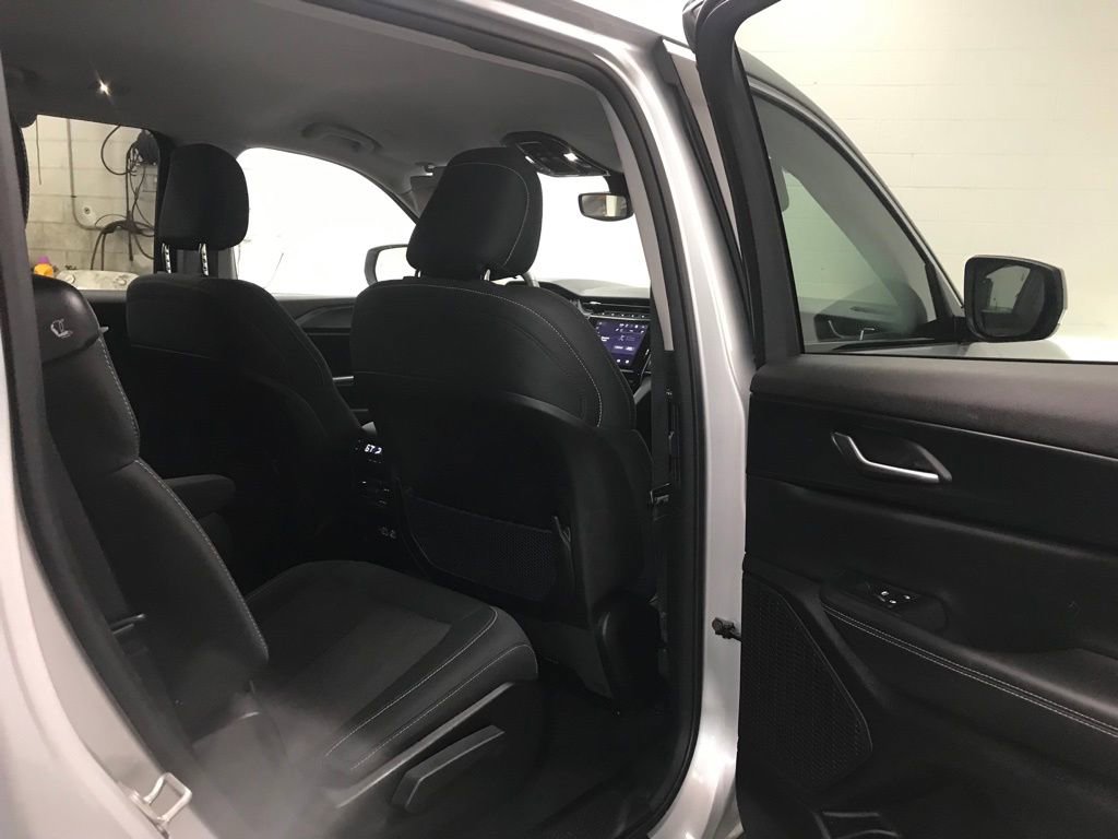 Used 2023 Jeep Grand Cherokee L Laredo image 30