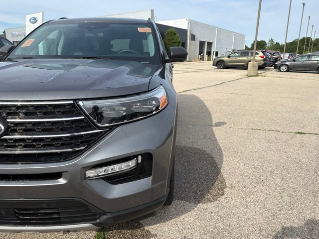 Used 2024 Ford Explorer XLT w/ Equipment Group 202A AWD/4WD image 10