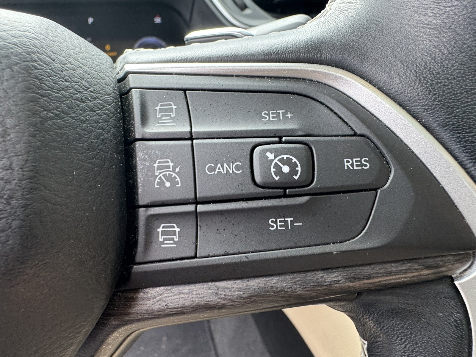 Used 2021 Jeep Grand Cherokee L Limited AWD/4WD image 36