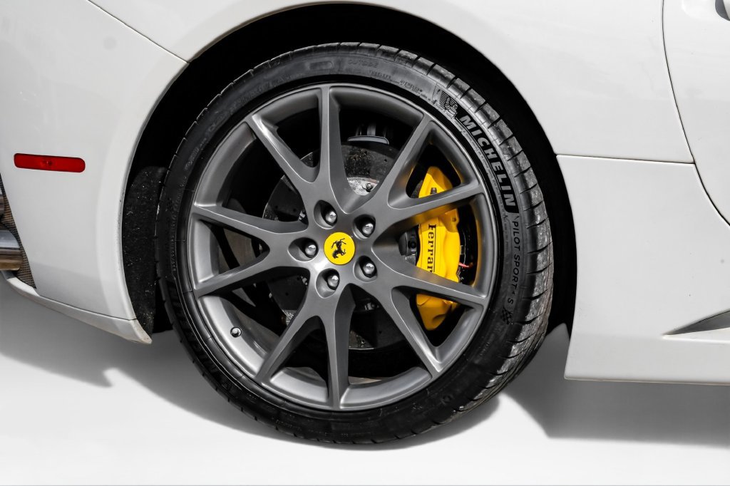 Used 2014 Ferrari California RWD image 57