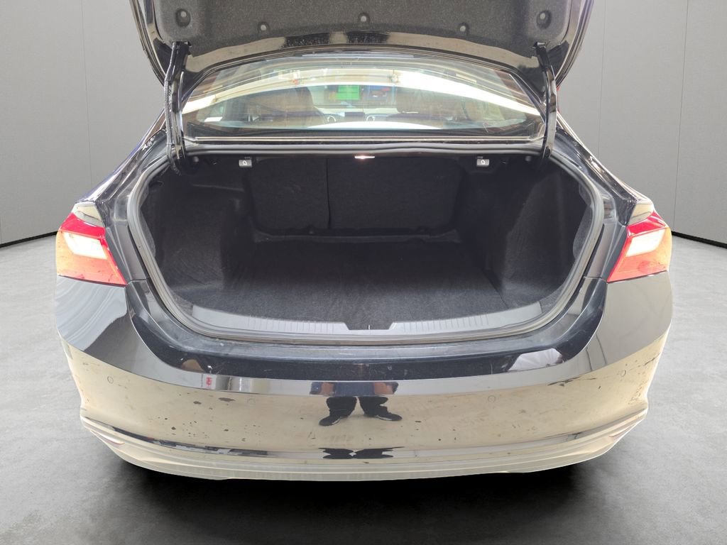 Used 2025 Chevrolet Malibu LT image 12