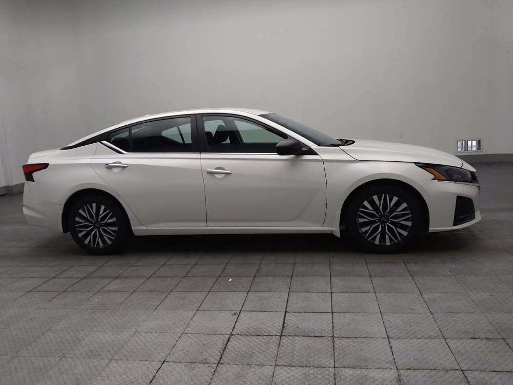 Used 2024 Nissan Altima 2.5 SV FWD image 11
