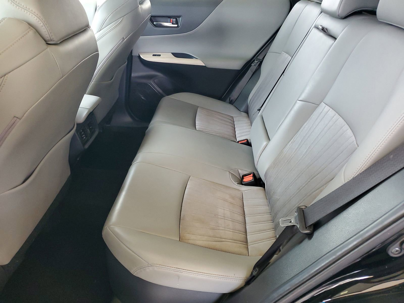 Used 2021 Toyota Venza XLE w/ Carpet Mat Package (TMS) image 21