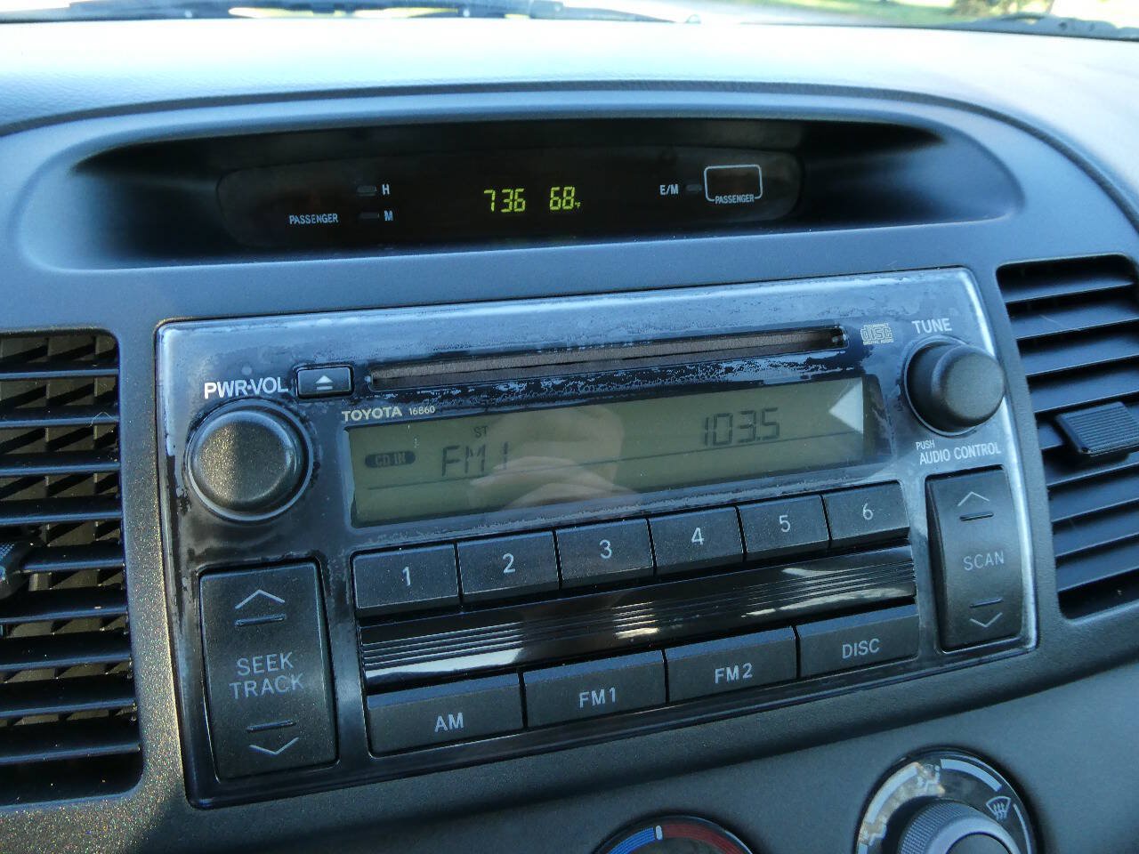 Used 2005 Toyota Camry LE FWD image 16