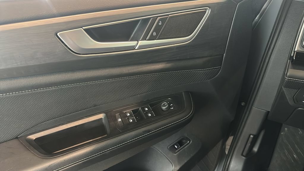 Certified 2026 Volkswagen Atlas Cross Sport SE FWD image 19