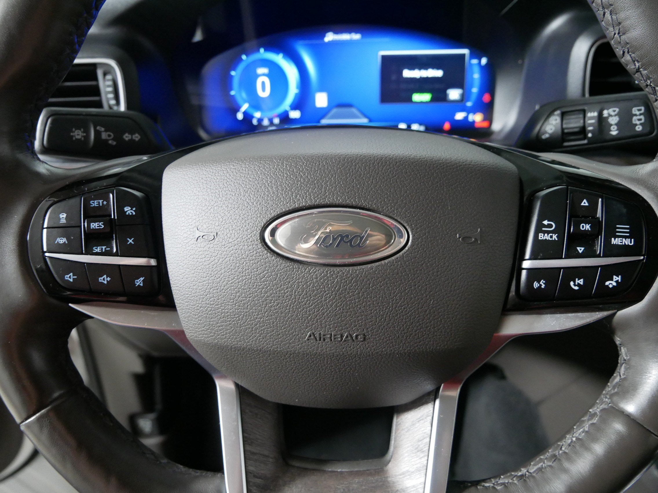 Used 2022 Ford Explorer Platinum w/ Premium Technology Package AWD/4WD image 25