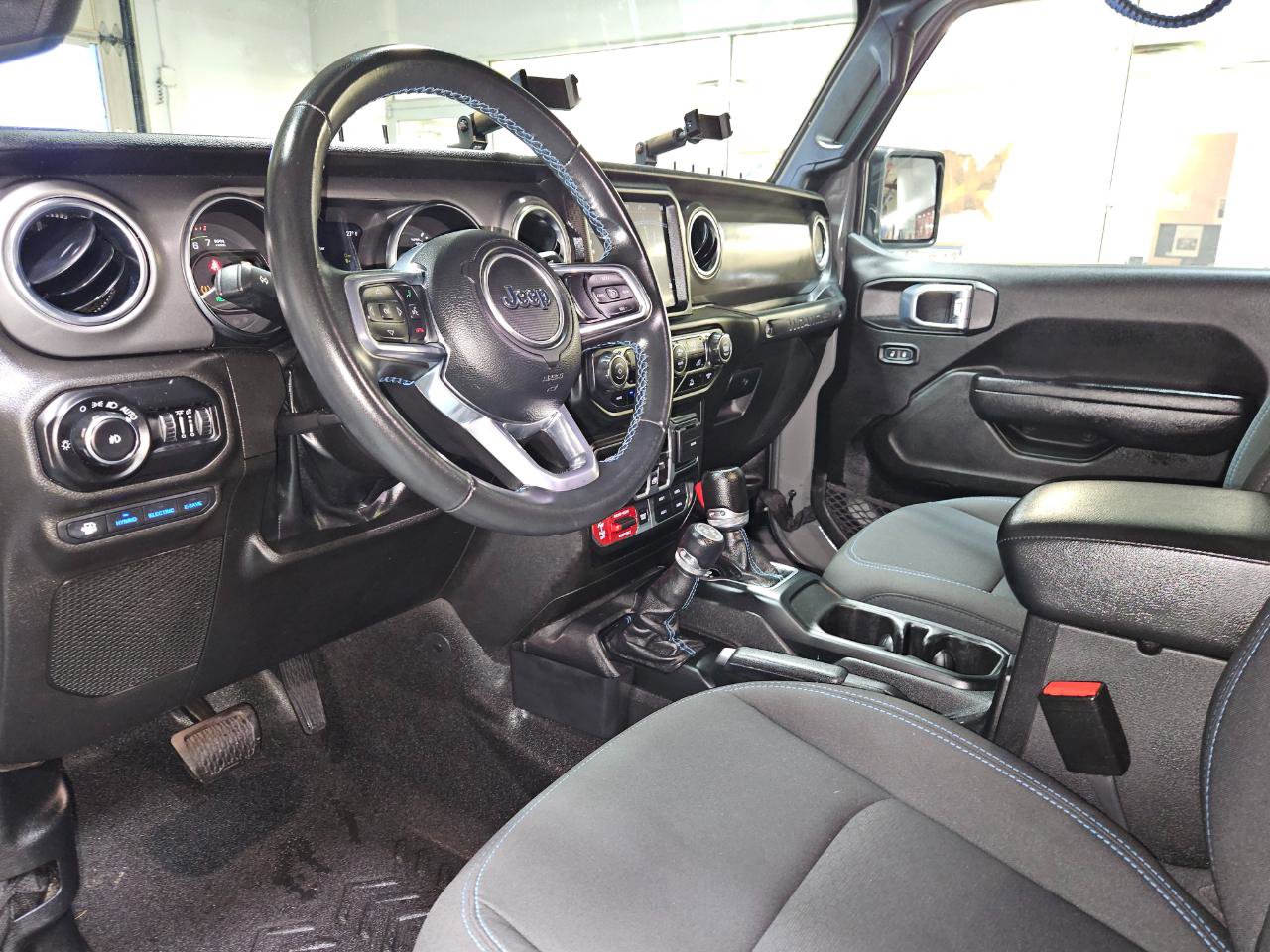 Used 2022 Jeep Wrangler Unlimited Rubicon 4xe image 17