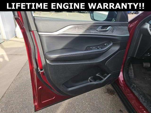 Used 2024 Jeep Grand Cherokee Limited w/ Luxury Tech Group II AWD/4WD image 15