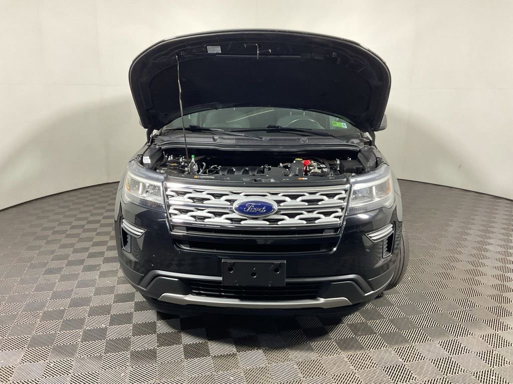 Used 2018 Ford Explorer XLT AWD/4WD image 6