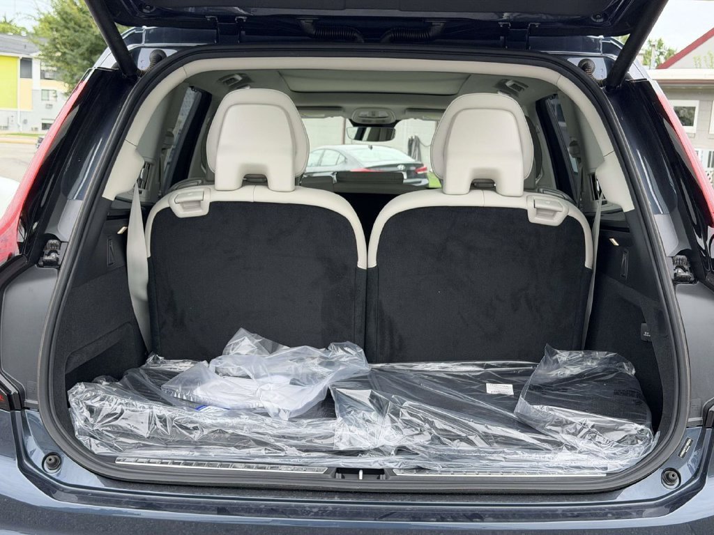 New 2026 Volvo XC90 B6 Ultra w/ Protection Package AWD/4WD image 13