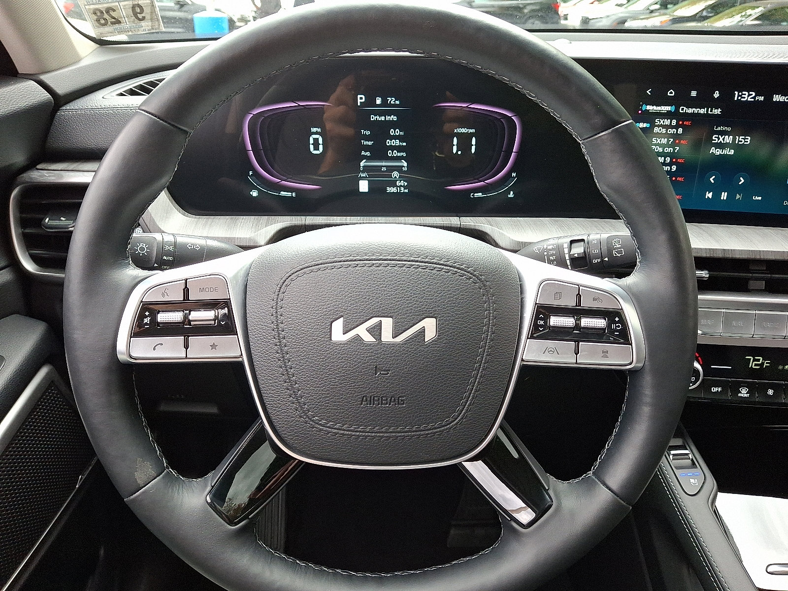 Used 2024 Kia Telluride EX w/ EX Captain's Chair Package image 18