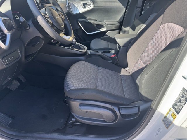 Certified 2025 Kia Soul LX image 16