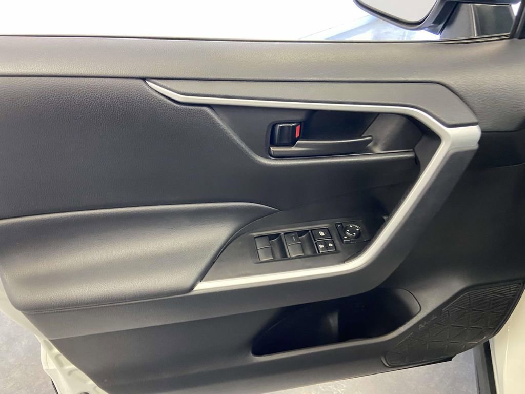Certified 2025 Toyota RAV4 LE FWD image 18