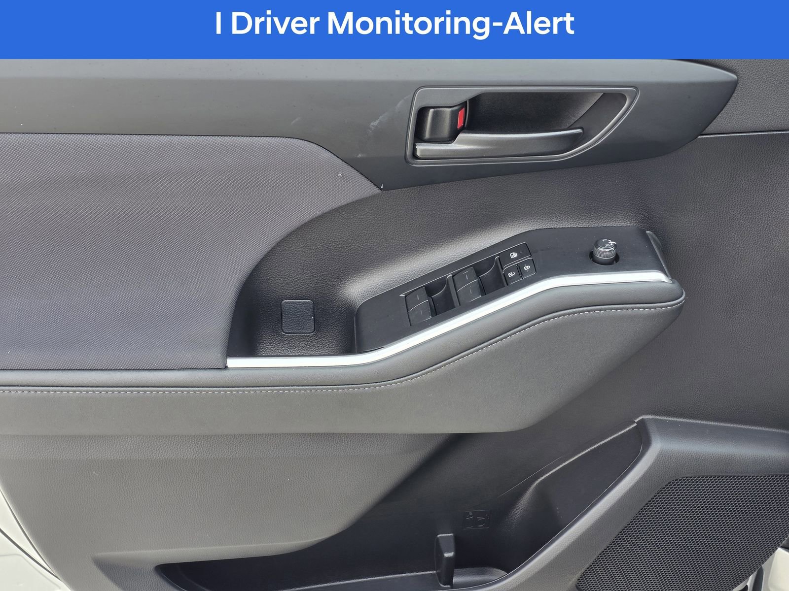 Used 2023 Toyota Highlander L image 17