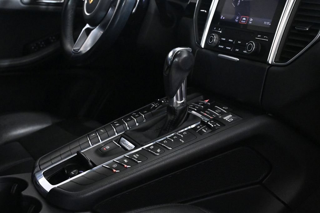 Certified 2018 Porsche Macan S AWD/4WD image 24