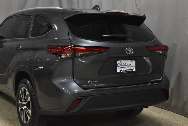 Used 2023 Toyota Highlander XLE image 9