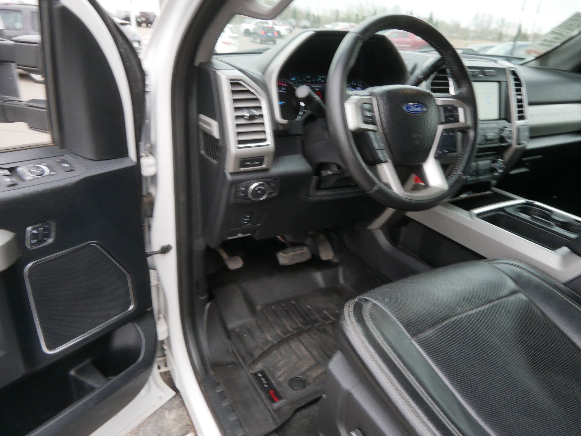 Used 2017 Ford F350 Lariat w/ Chrome Package AWD/4WD image 18