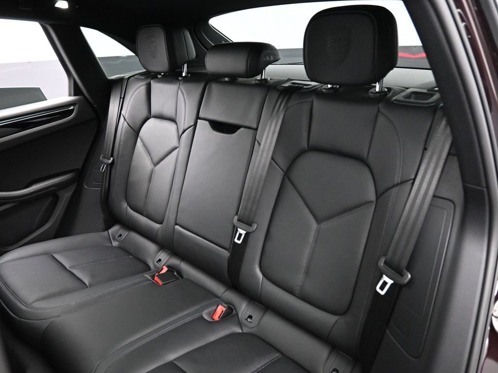 Certified 2026 Porsche Macan AWD/4WD image 24