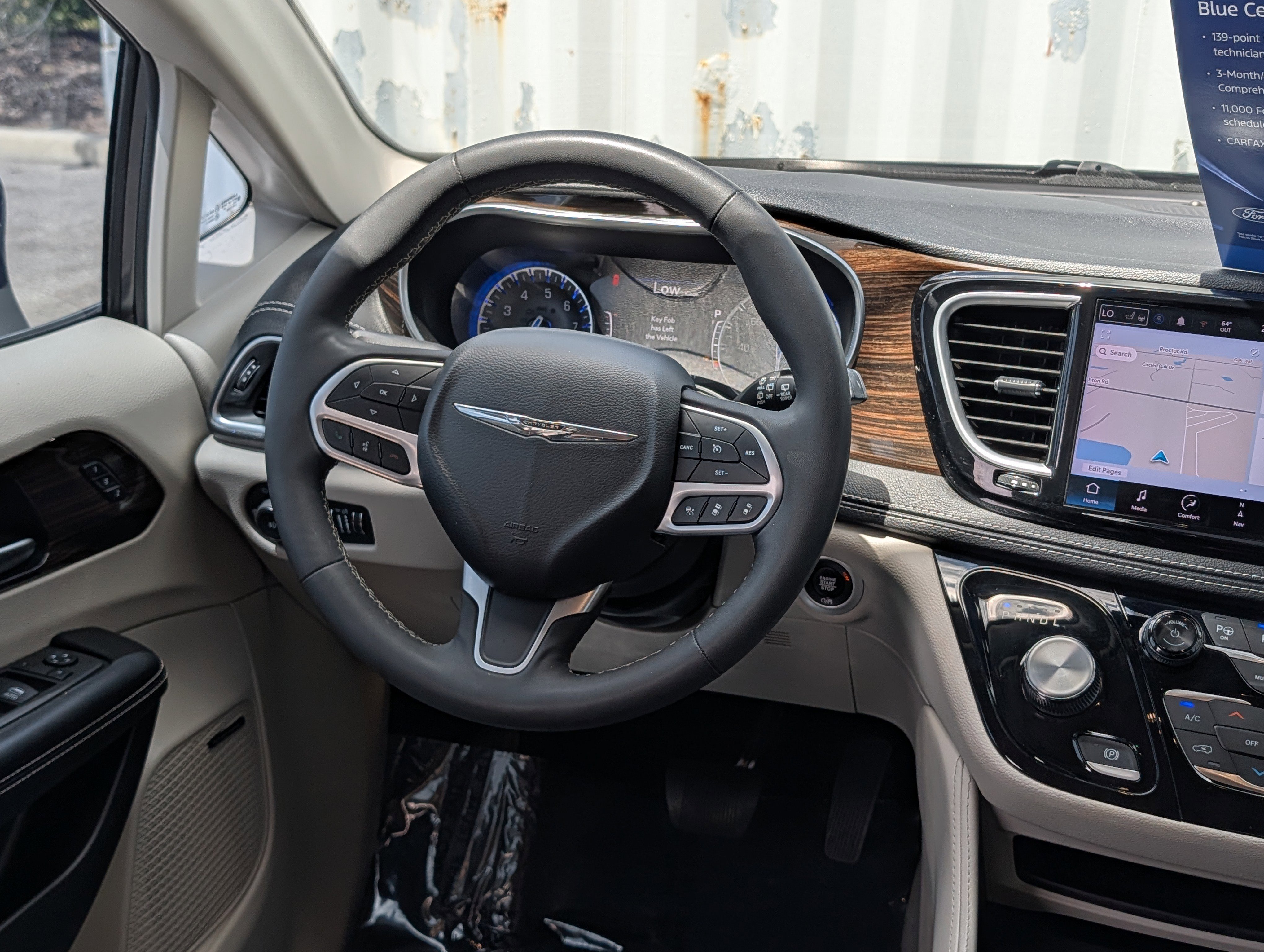 Used 2022 Chrysler Pacifica Limited FWD image 18