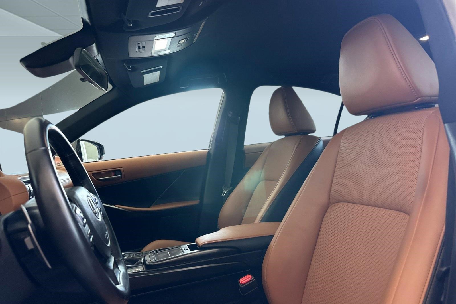 Certified 2024 Lexus IS 300 F Sport RWD image 22