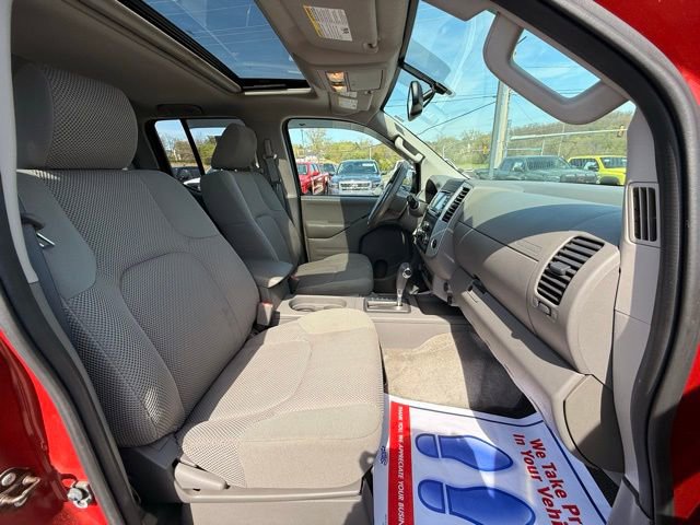 Used 2016 Nissan Frontier SV w/ SV Value Truck Package AWD/4WD image 19