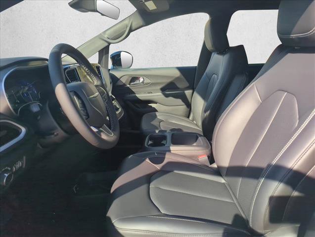 New 2026 Chrysler Voyager LX image 4