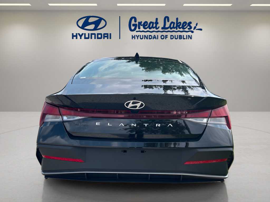 Used 2026 Hyundai Elantra SE FWD image 4