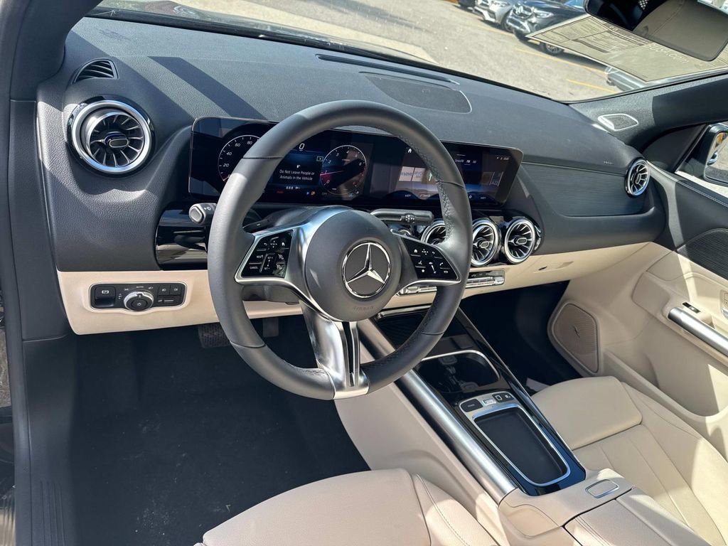 Used 2025 Mercedes-Benz GLA 250 image 9