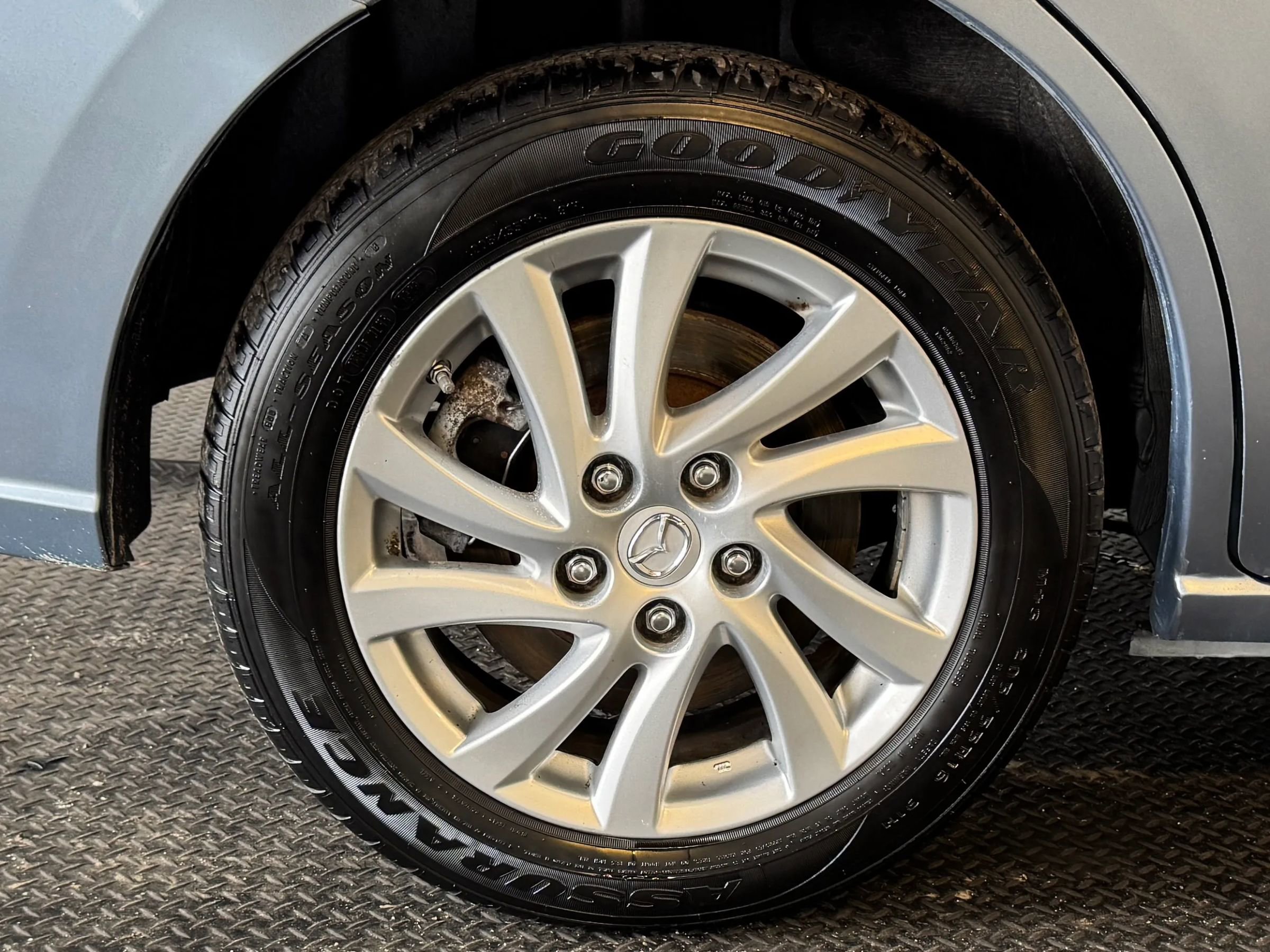 Used 2012 MAZDA MAZDA5 Sport image 8