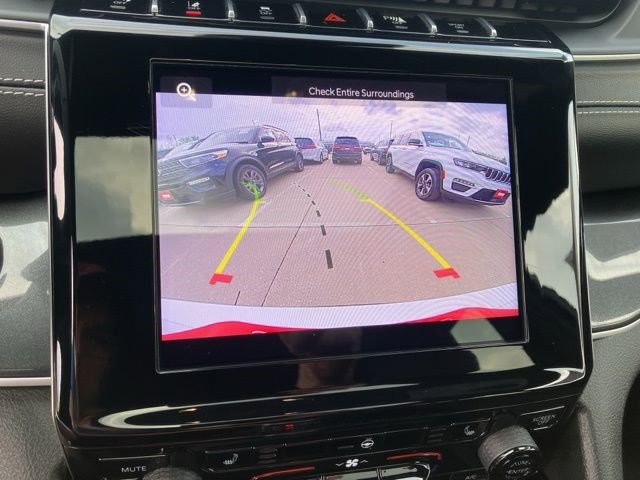 Used 2023 Jeep Grand Cherokee L Laredo AWD/4WD image 19