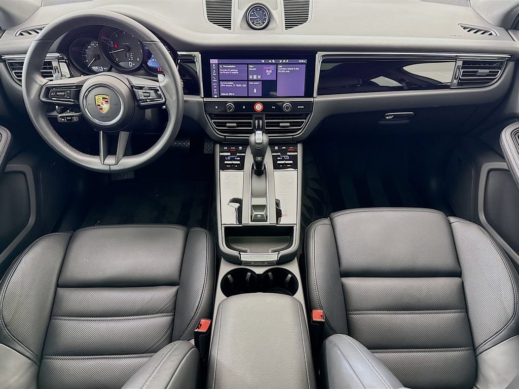 Certified 2025 Porsche Macan AWD/4WD image 28